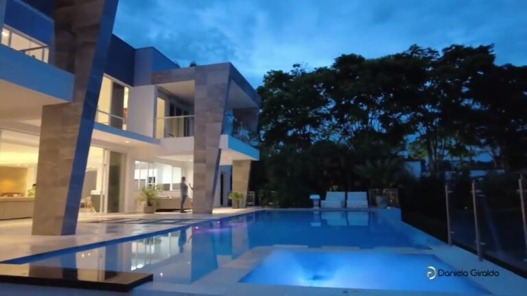 Disfruta de un jacuzzi al aire libre en tu jardín personalizado
