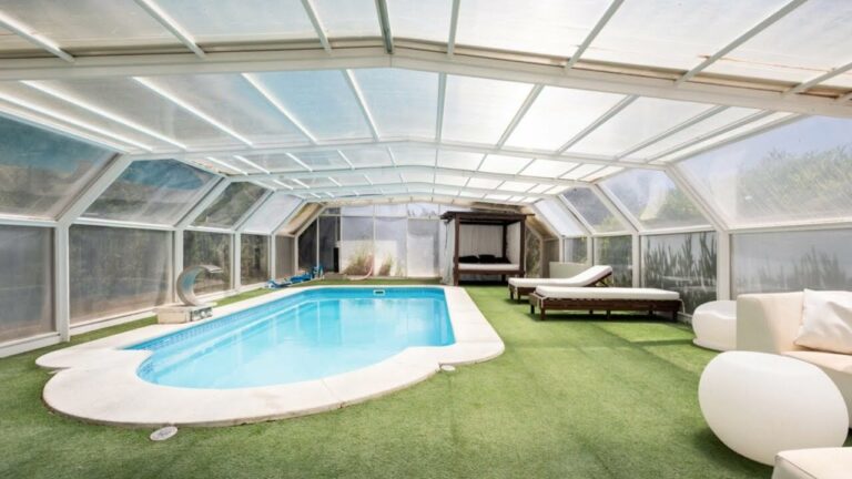 Vive el Verano: Disfruta de un Jacuzzi en el Balcón