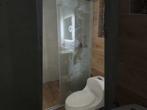 Sumérgete en la relajación: jacuzzi en el porche