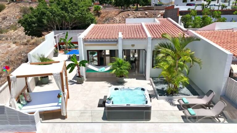 Jacuzzi de Lujo en la Terraza: Un Oasis al Aire Libre